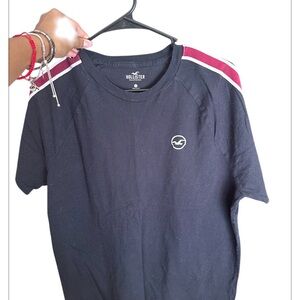 Hollister Men's black Crew Neck Tee with Burgundy Shoulder Stripes